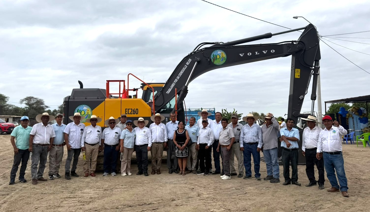 CIENEGUILLO ADQUIERE MAQUINA EXCAVADORA DESPUÉS DE 40 AÑOS 